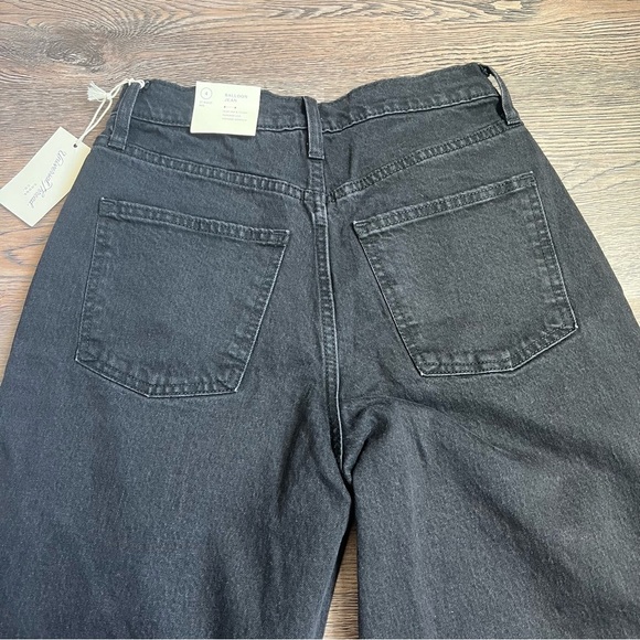 Women's High-Rise Balloon Jeans - Universal Thread™ Black 4 - Picture 4 of 8